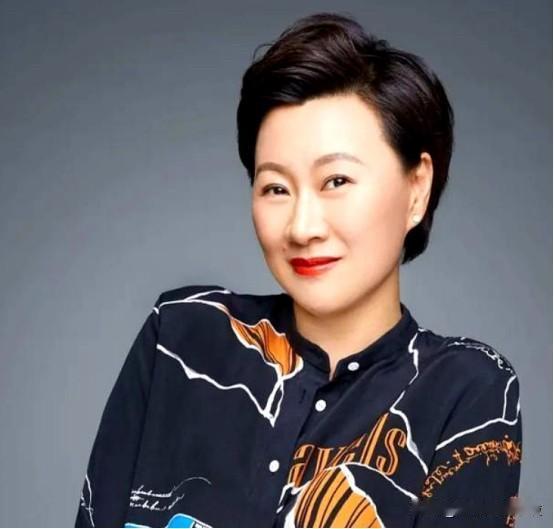 赵海燕儿子前两天大婚，在网上引起了不小的轰动，起初，大家只是对他们酒席用酒的价格