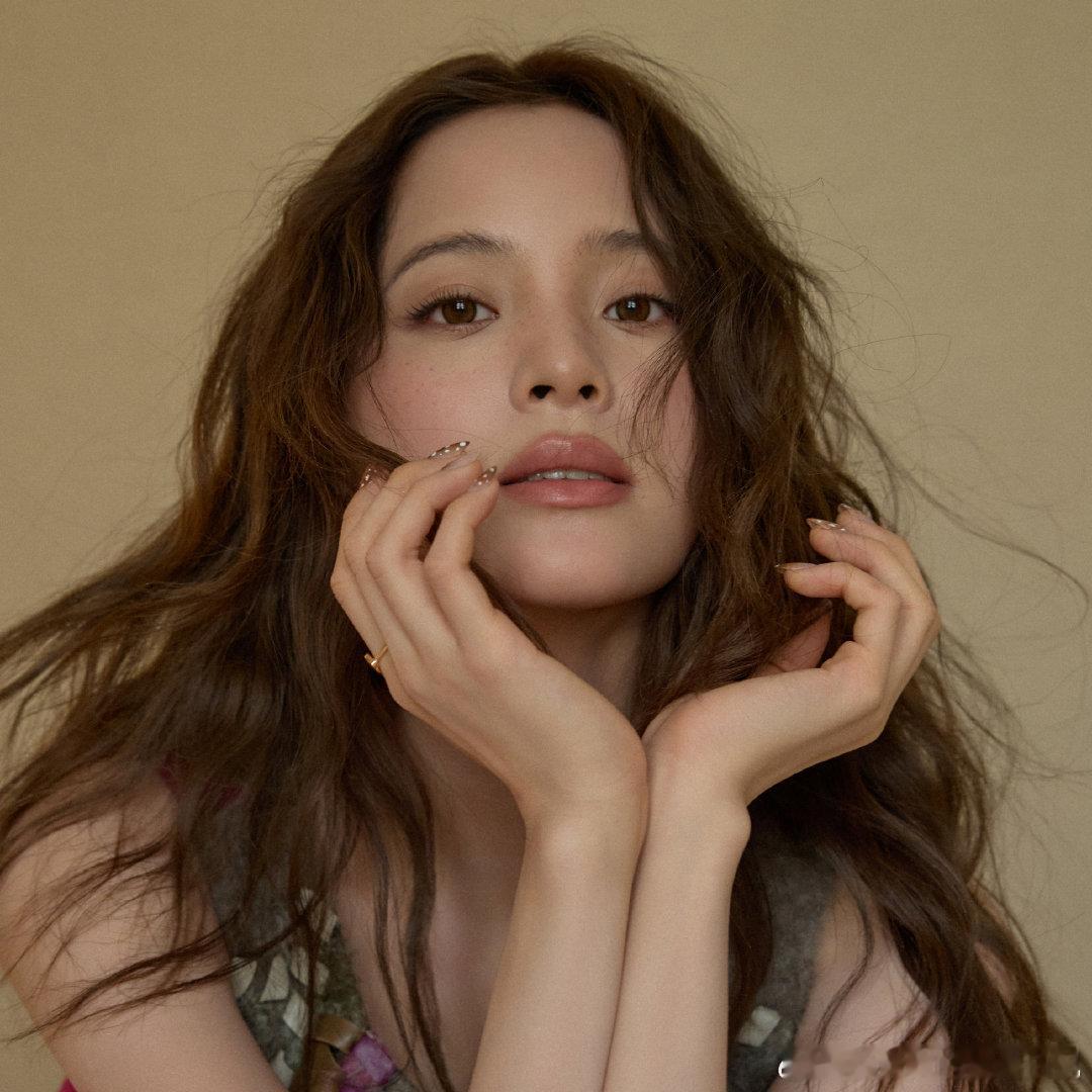 𝑁𝑎𝑛𝑎'𝑠 𝐶𝑎𝑙𝑙𝑖𝑛𝑔 📞“掉落一组，怼脸拍彩蛋