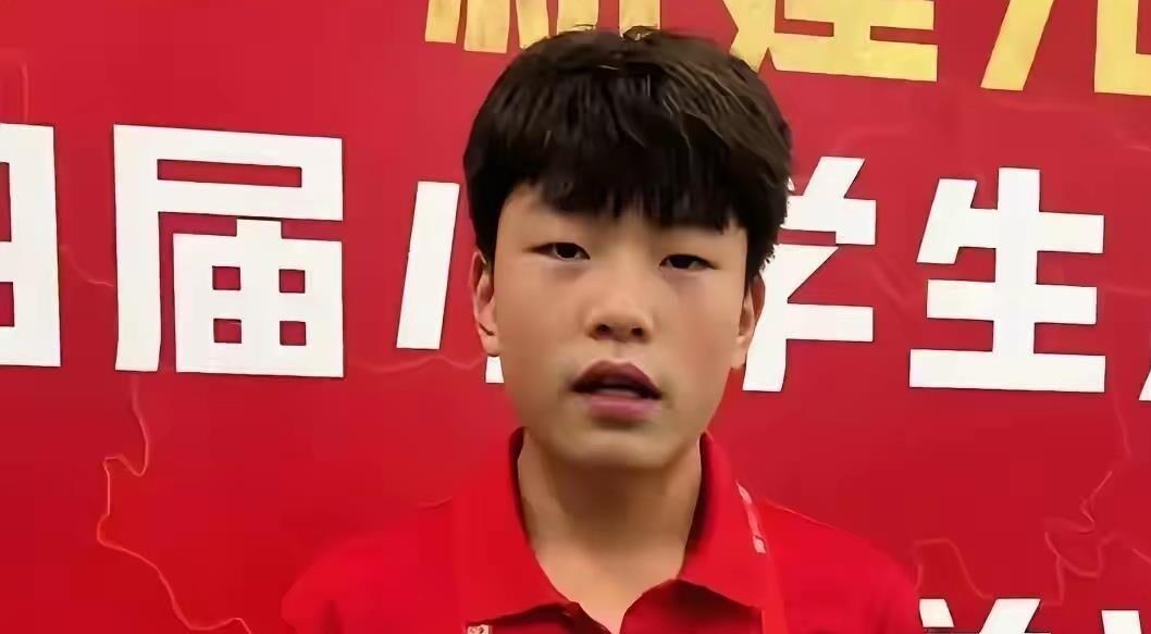 吕孟洋落选国少队，这事说到底，不是什么能力不够，而是三条硬杠杠摆在那，谁也绕不过