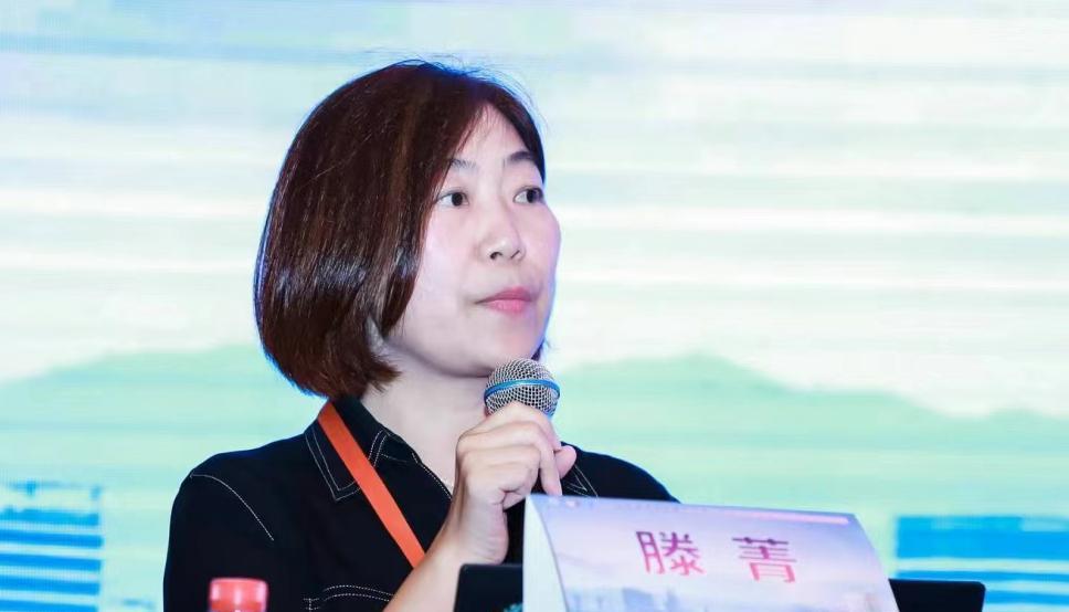 看厦门某医院检验科原主看任滕菁因采购非法敛财被取消退休待遇和审查起诉，我问过一个