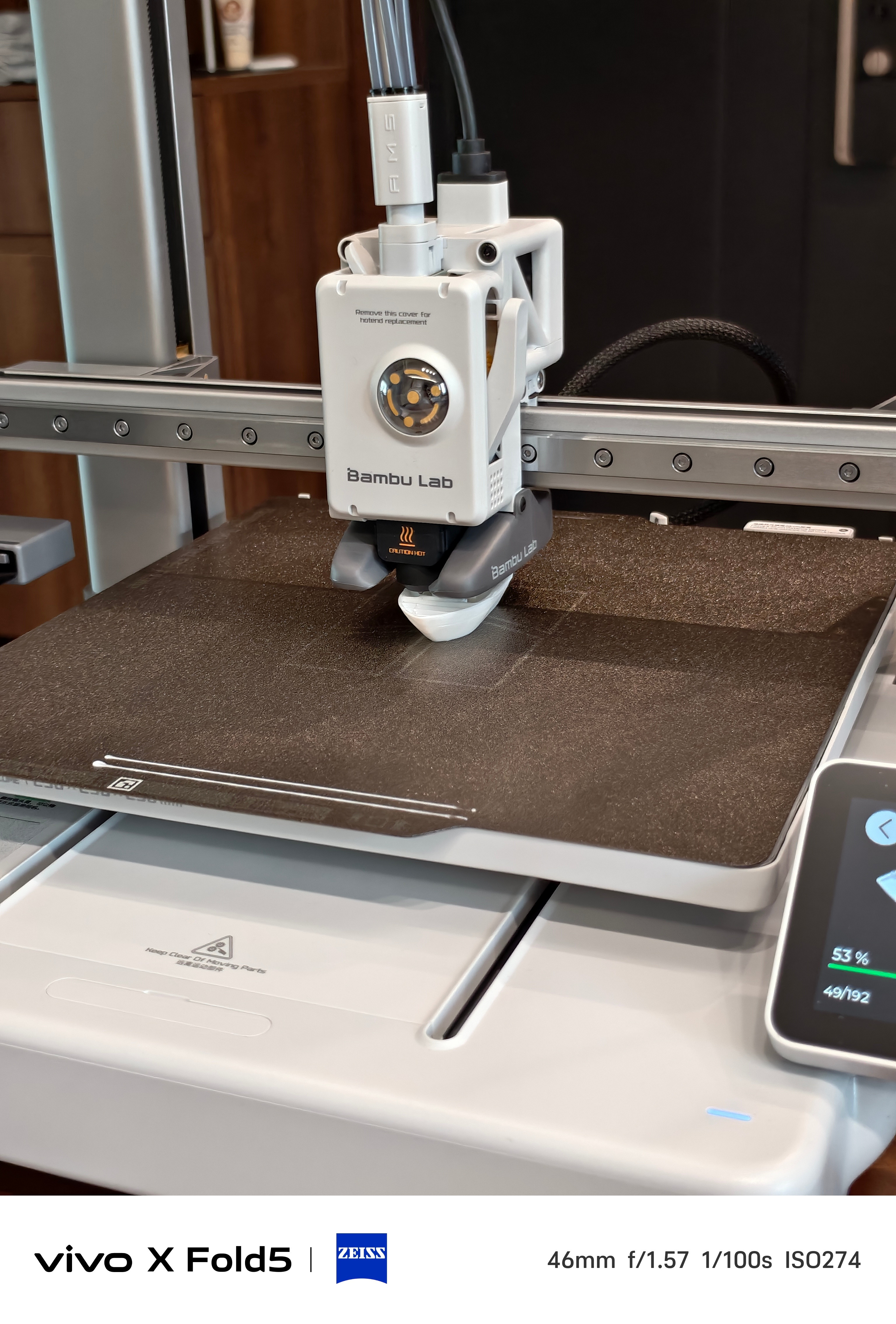 用3D打印机打的第一个作品：小船。出厂送的20g料就这样用完了。新买的料明天才能