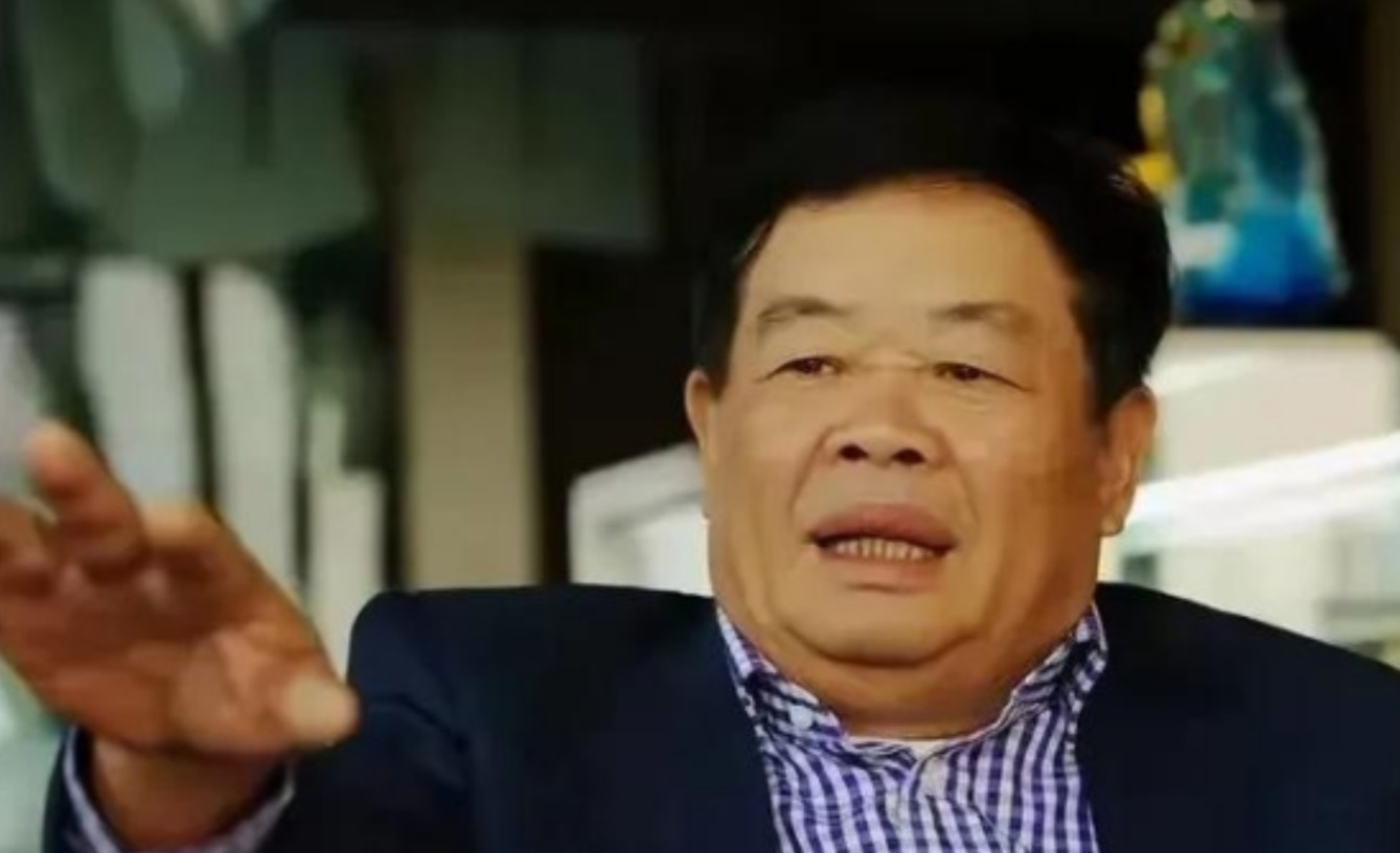 曹德旺曾经在采访中谈到释永信，他说：有一次我去少林寺，释永信大师接待了我，一见面