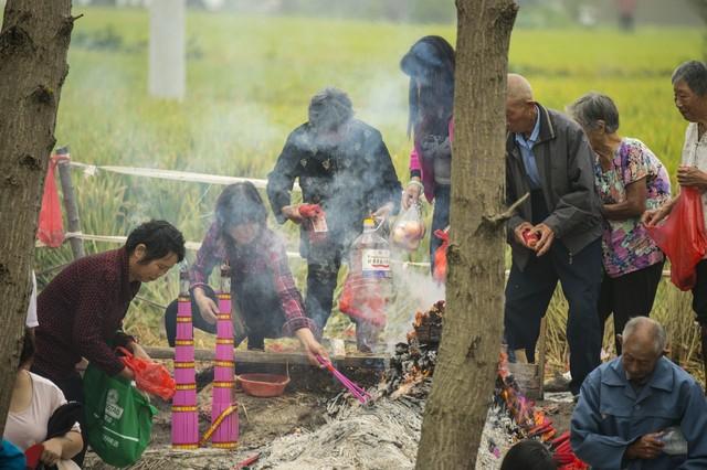 今年清明节不平凡, 老人“三果不上坟”, 是哪三果?