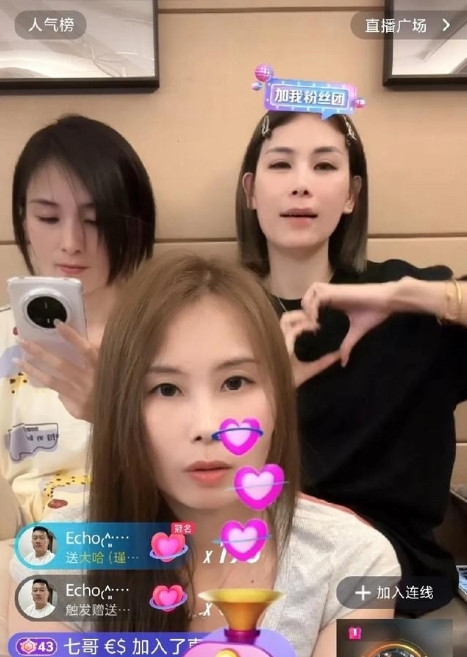 二姐家四个孩子都十几二十岁了，现在和爸妈一起帮忙带弟弟妹妹，最厉害的是大姐家