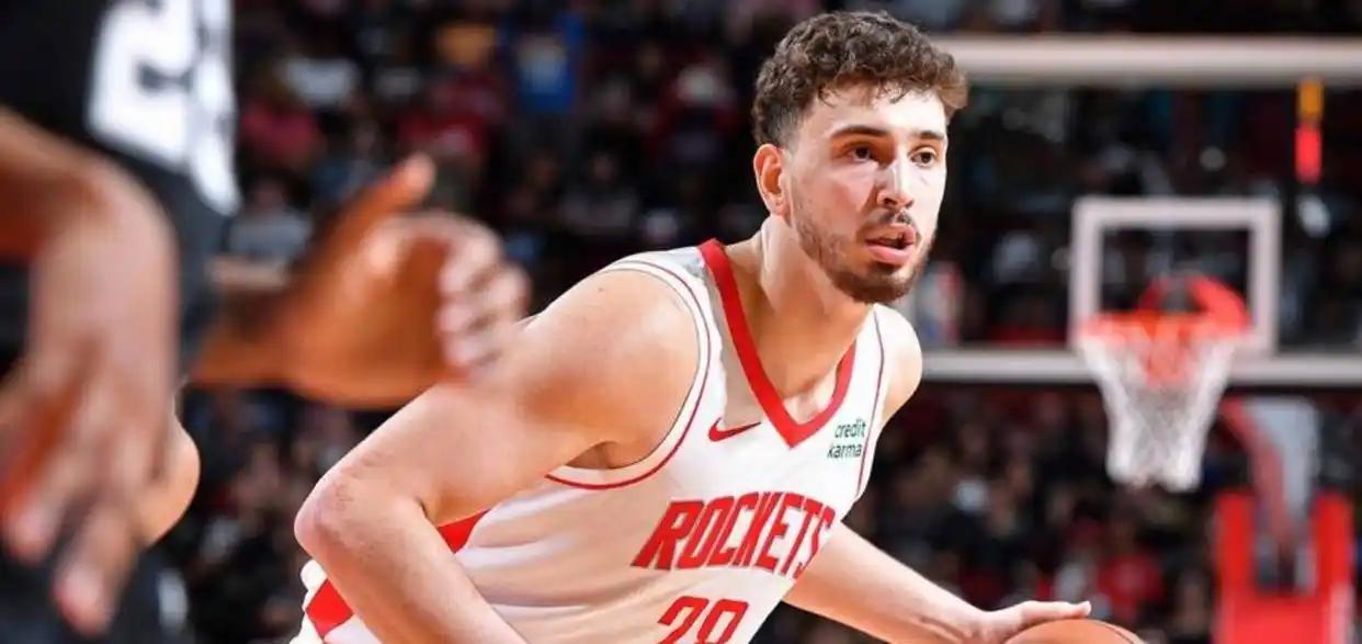 火箭加时输给没有爱德华兹的森林狼，说明了三个问题：　　一、火箭的第四节防守是真