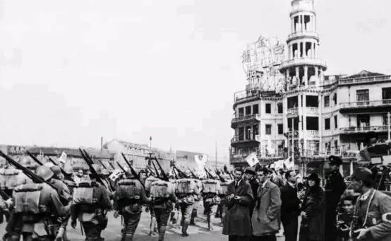 松井石根说“不忍看”，可前线士兵连盐都按克发。那场仗，到底谁在硬撑？松井石根