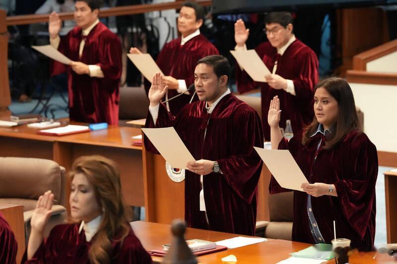 菲律宾副总统弹劾案开审政治分裂加剧海外新鲜事菲律宾参议院18日化身弹劾法庭，