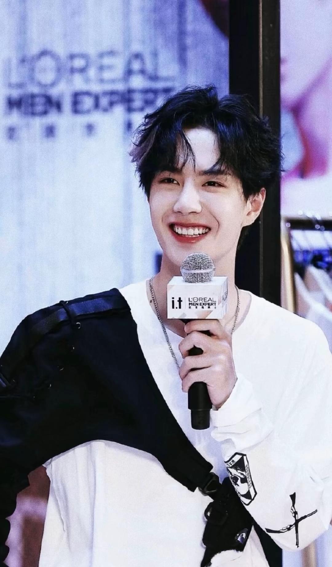  股权绑定顶流！乐华用股份留住王一博乐华直接甩出1250万股股份绑定王一博，