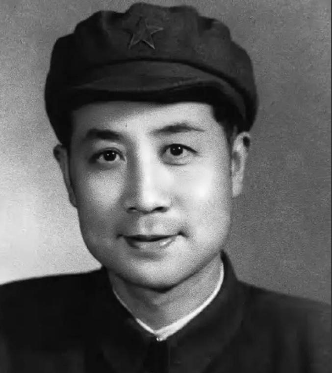 1943年，戴笠收到告密，军统局混有地下党。戴笠震怒，当看到被举报人的名字后，