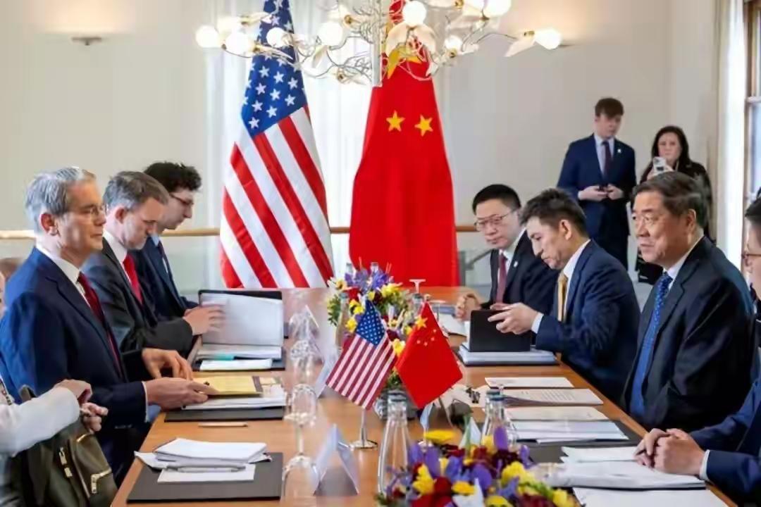 十月尚未过完，中美之间的博弈便已掀起层层巨浪，短短20天里，中国连续击退西方轮番