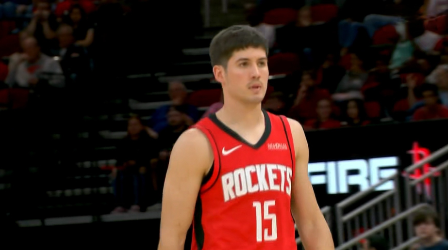 火箭主帅乌度卡对谢波德真是忍无可忍了！在今天进行的火箭和猛龙的比赛中，目前双方的