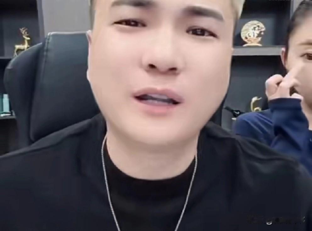 阿宇点评互联网扣字能力能与仙家比的只有道家，刘一手感受过漫天风沙小绿人！