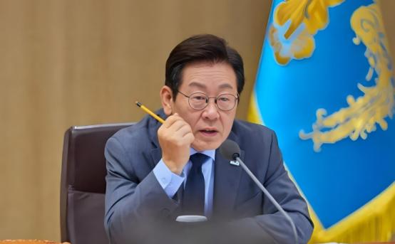 李在明果然聪明，趁中方访问朝鲜之际，他一口气点了5个国家的名6月8日，李在明