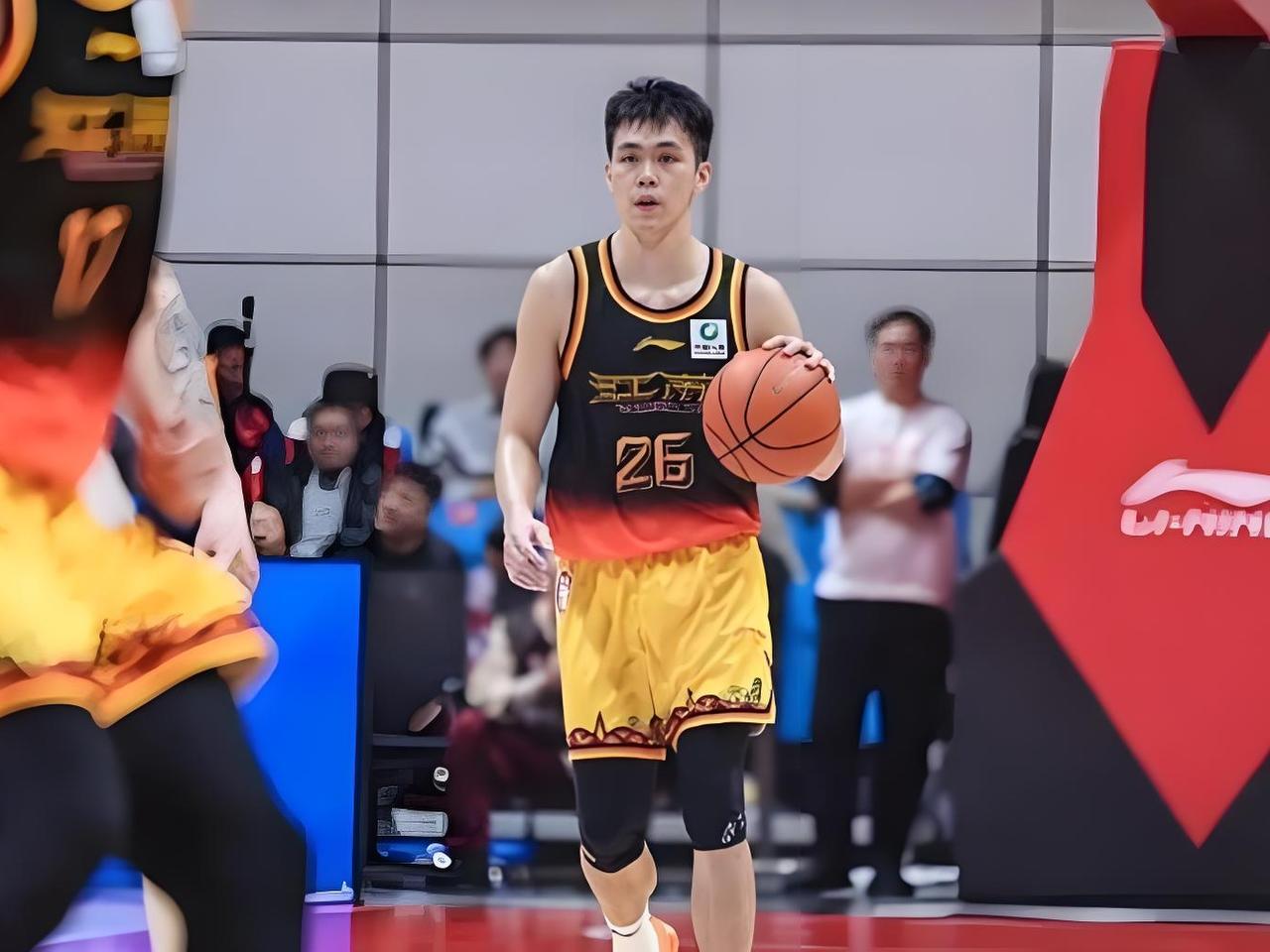 CBA最新消息：据中国男篮公布了世亚预第二窗口期比赛的名单，共14人入选。本次落