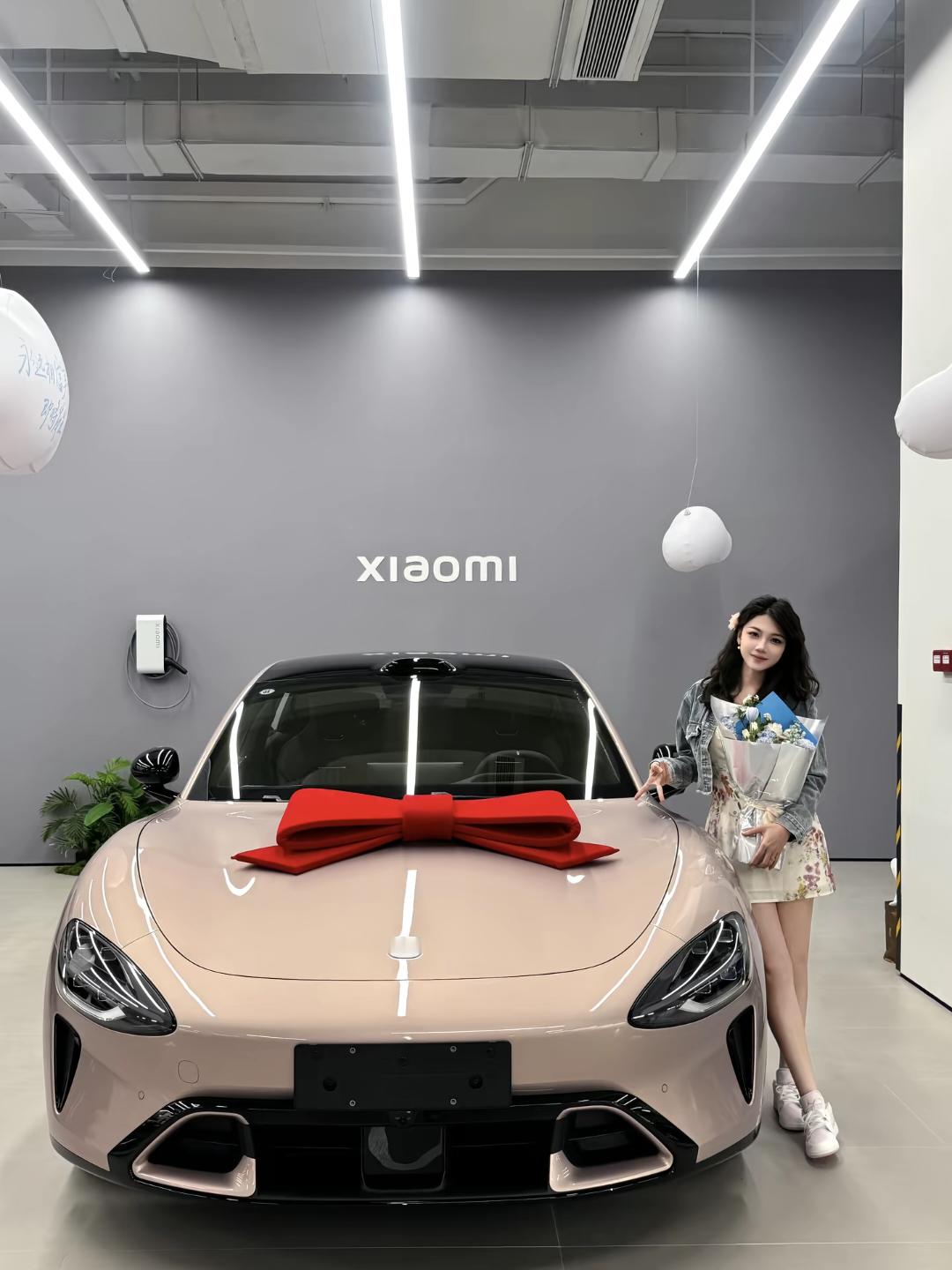 开小米汽车，找漂亮女友，这也太好看了