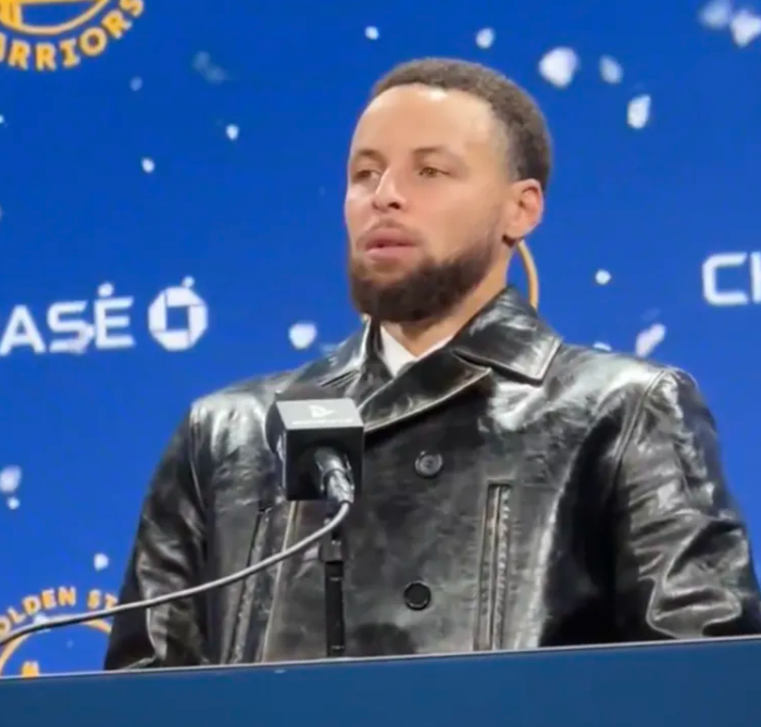 NBA常规赛，勇士126-116击败独行侠。赛后勇士球员斯蒂芬-库里接受了记者