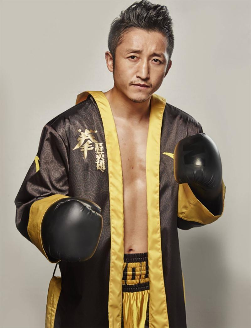 近日频繁登上热搜的拳王邹市明，从坐拥2亿身家到负债2亿，令人唏嘘不已，这不禁让人