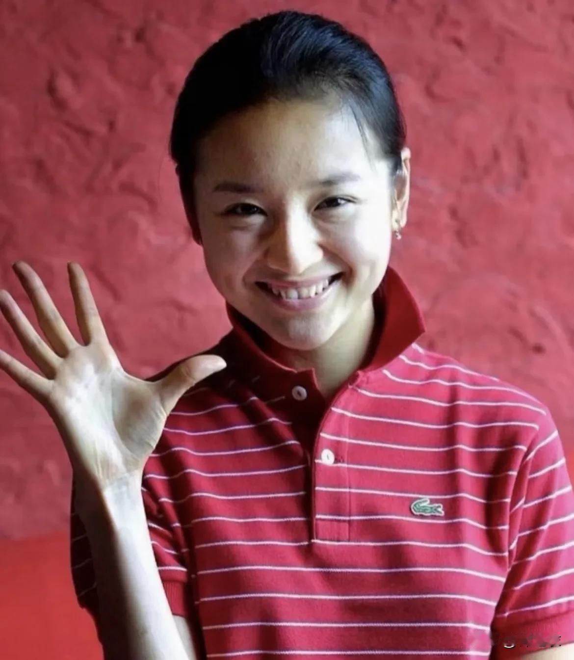 长相又不能光看眼睛大小，留白多少，哪里太方太尖。首先董洁的长相一处bug都没有。