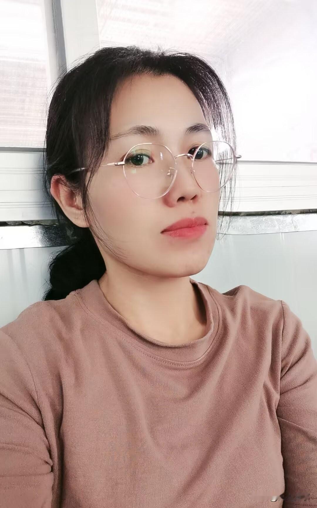 就在这个夜晚，无数人和我一样，陷入对过往的回忆和思考。曾经以为不可一世的自