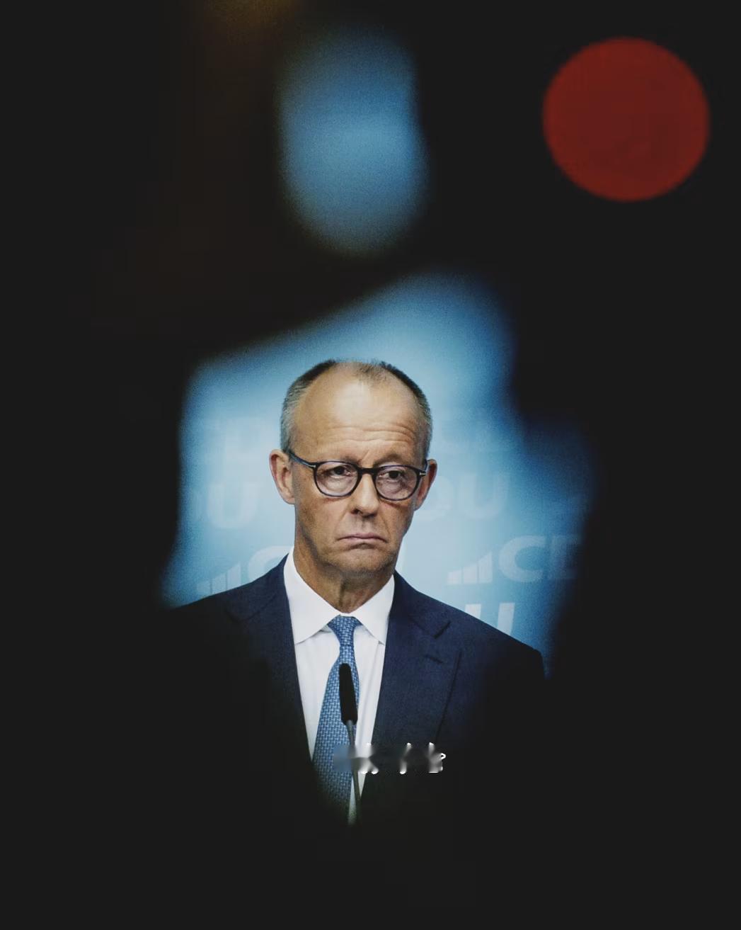 德国政坛“炸”了！美国《华尔街日报》今日评论道：“极右翼大胜撕裂德国政坛，（德