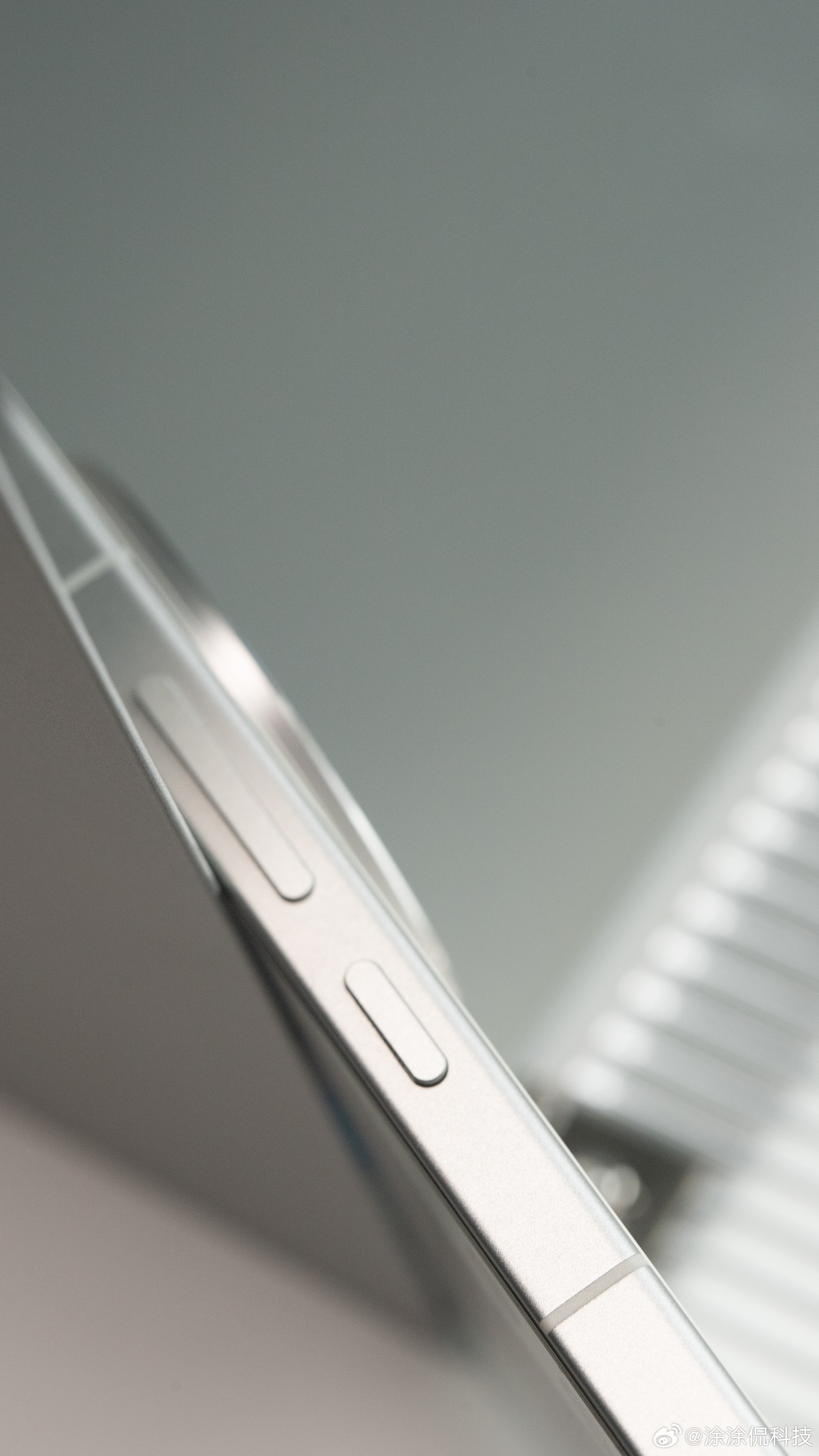 为啥真我GT8的白色叫做“怀特”，是因为对应英文单词“White”，所以这么叫，