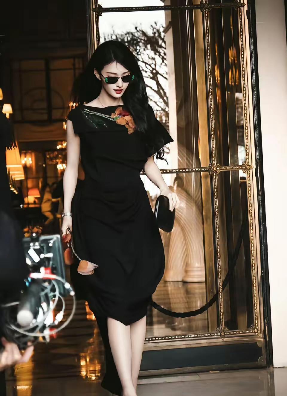 95花格局要变天了。不是杨紫，不是赵露思，是那个在巴黎时装周把迪奥穿成自己嫁衣