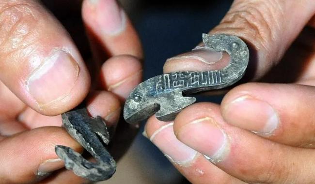 两千年前的西汉，江都国大云山一片死寂，一位名叫淳于婴儿的女子葬入王陵。两千年后，