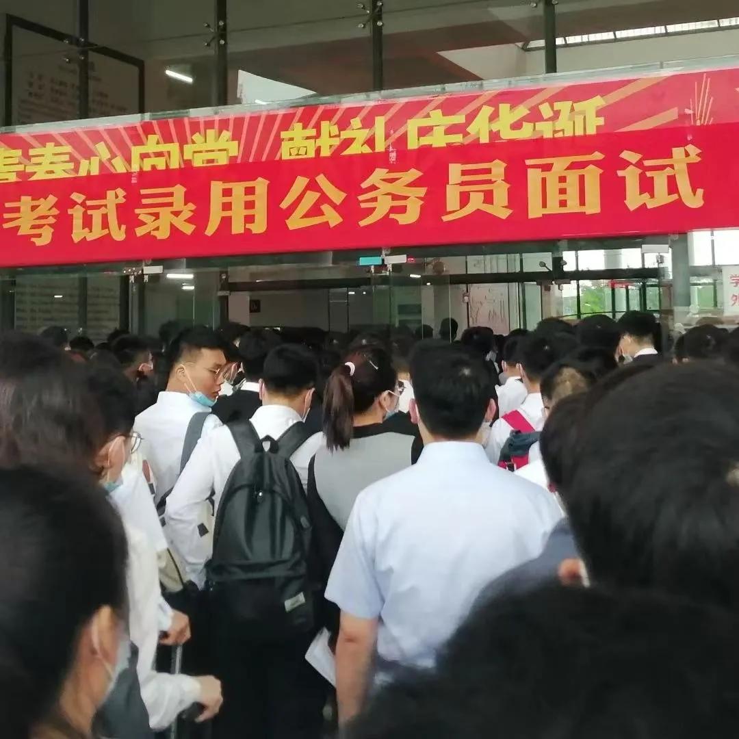 你既然都决定让孩子考公考编了，你还给他选什么工科呀？大家选工科的基本逻辑就是孩子