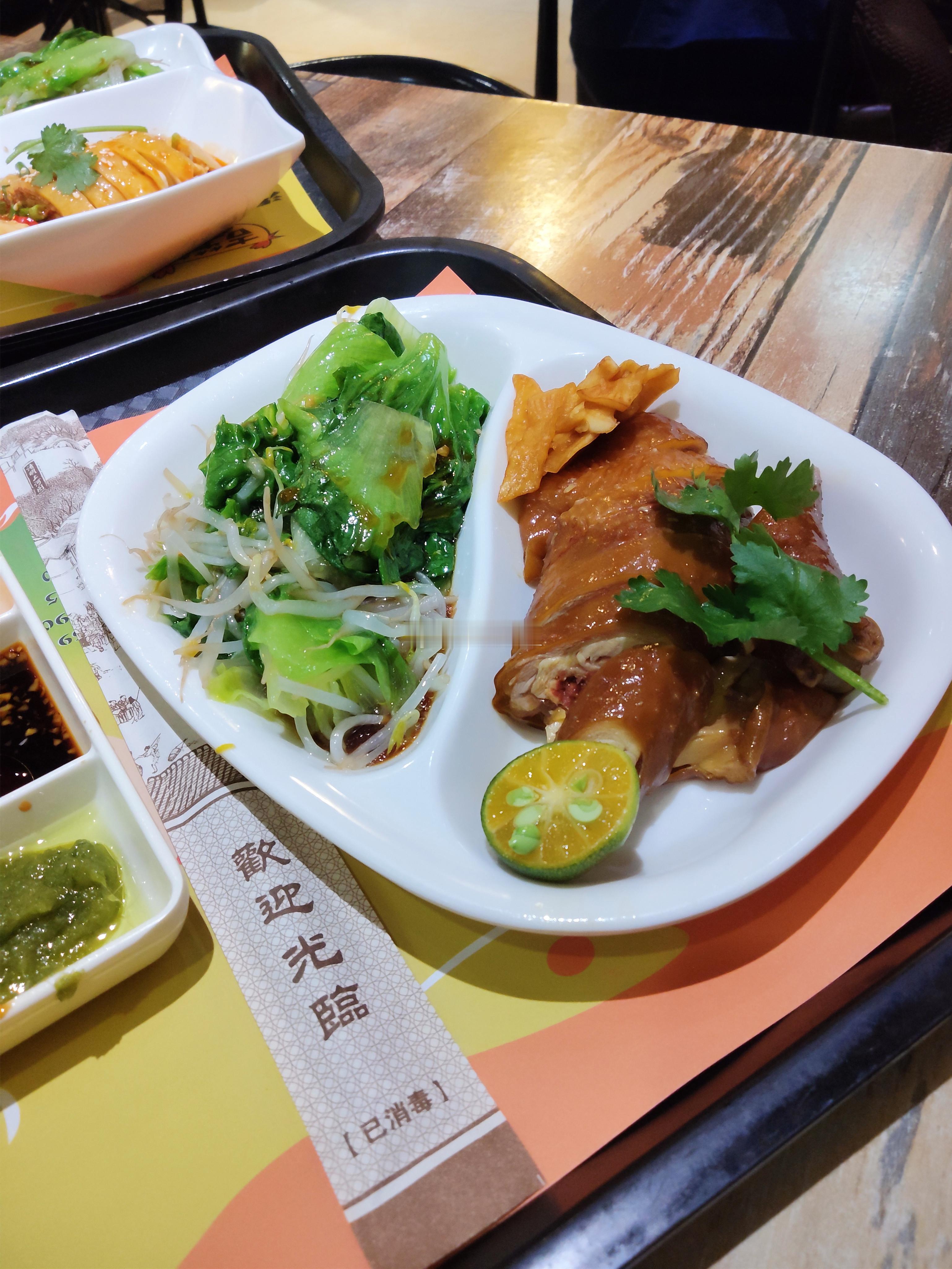 吉笙笙，又是一家老牌海南鸡饭，最早的店应该是金新路那家吧，那会还叫生生海南鸡饭，