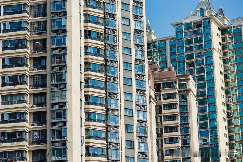 经常有小伙伴在问，房价一直在下跌，该怎么办？对于看不清事情本质的人来说，最安全的