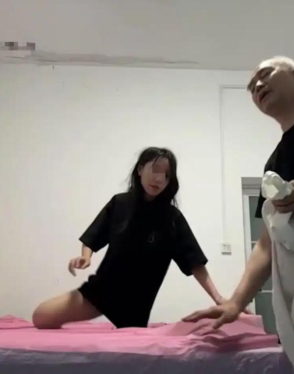 近日，一段5分钟炸裂视频全网疯传！20岁女生带着全套拍摄设备直奔盲人按摩店，