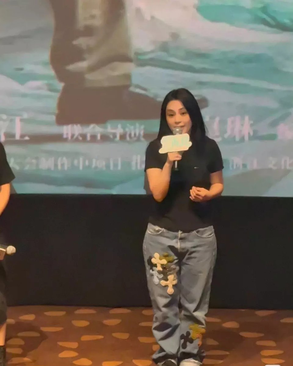 这穿搭挺显胖的😳​​​