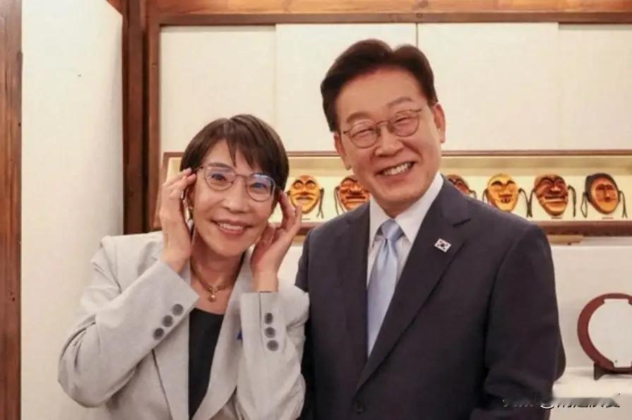 说不来气是假的，高市早苗在面对韩国时，都能笑脸相迎，曲意迎合，阿谀奉承，可她在面
