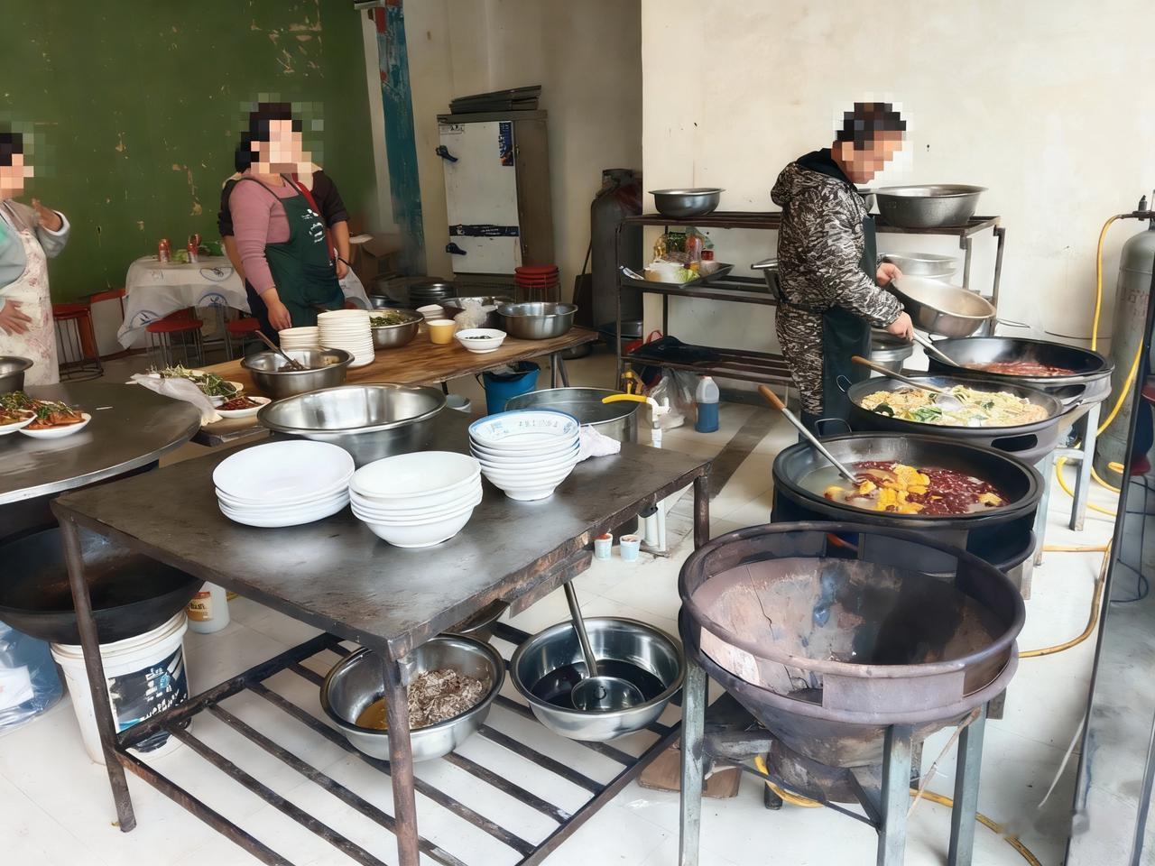 时间过得真快，父亲三周年到了。3月14号我坐飞机赶回来，就是想把三周年的事办得周