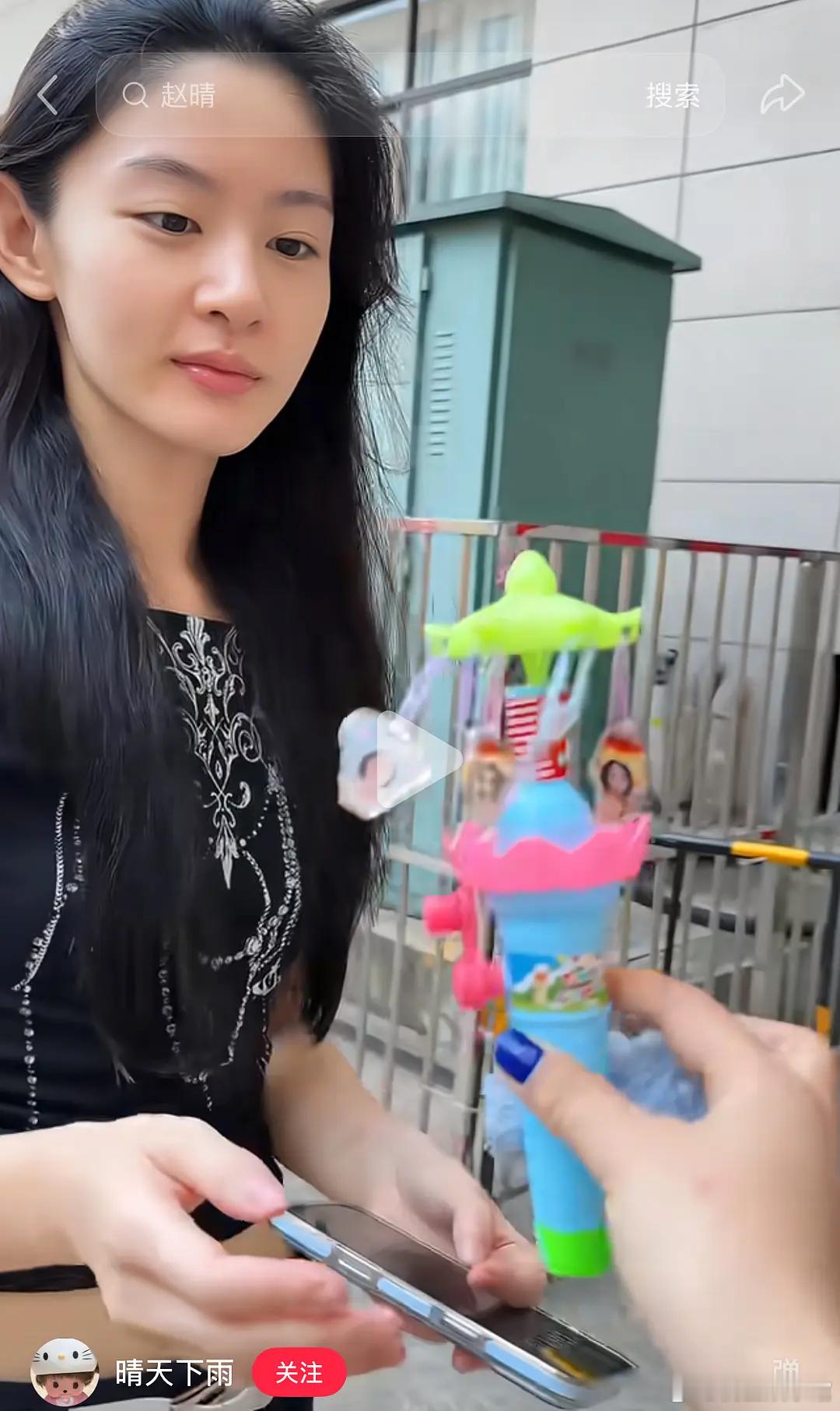 赵晴这是微调了吗，感觉脸变清秀了