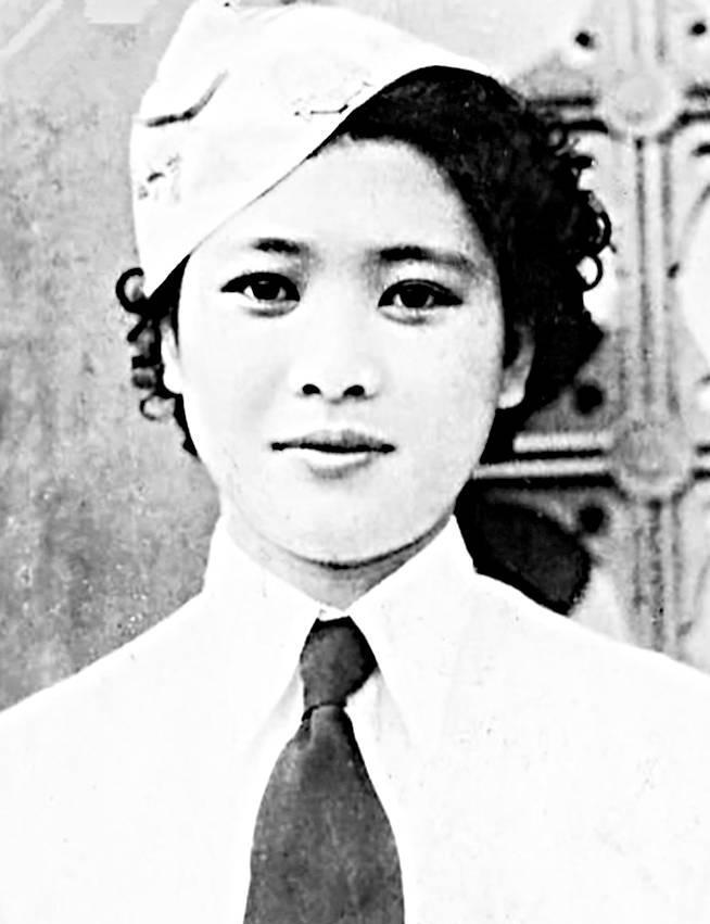 1938年一个深夜，国民党师长范绍增用枪顶着一个女人的头说:“马上离婚嫁给我！”
