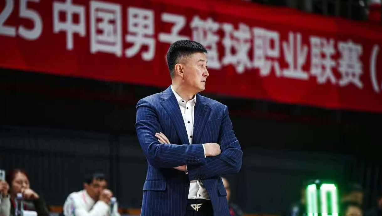 正式官宣！CBA争议外援加盟广东宏远，携手徐杰，冲击总冠军萨林杰这名字在CBA