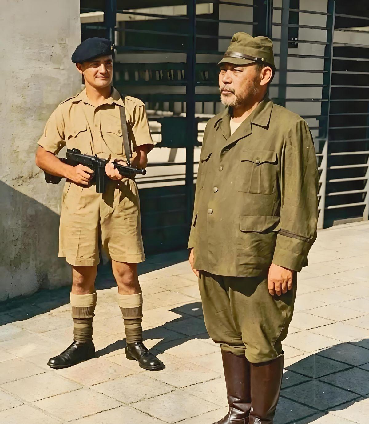 这个挺着大肚子的日本军官，叫田中久一。1945年9月，日本投降后，他脱下军刀，
