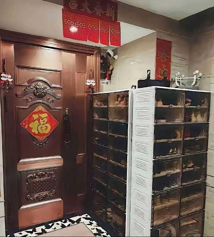 “物业管不了，110不管，请问这归谁管？”