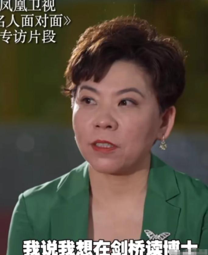 1997年，邓亚萍退役后去清华大学读书，第一堂课，老师问她：“你的英语如何？”邓