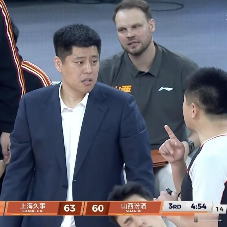 拷问良心！山西男篮两大内线得零分，负于上海男篮有不可推卸的责任！山西汾酒男篮客