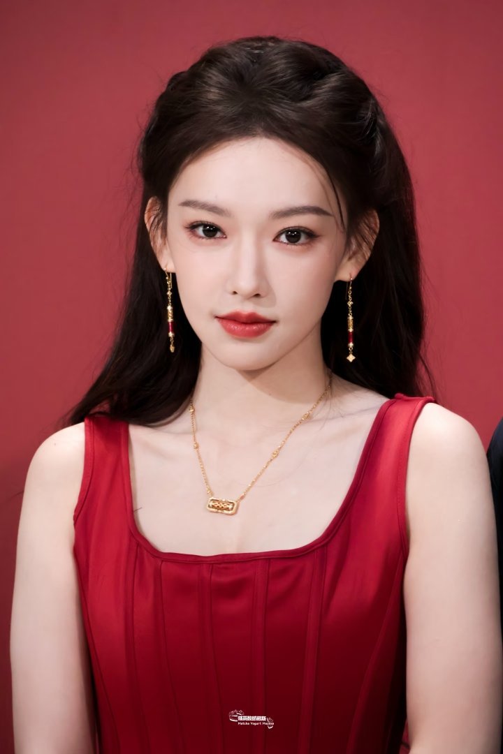 盘点那些穿红裙最惊艳的女明星：TOP9孔雪儿TOP8章若楠TOP7赵露思T