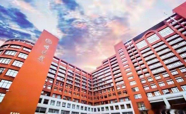 这笔高达5.03亿捐给人大的善款，全网都在猜捐赠人到底是谁，不少人第一时间联想到