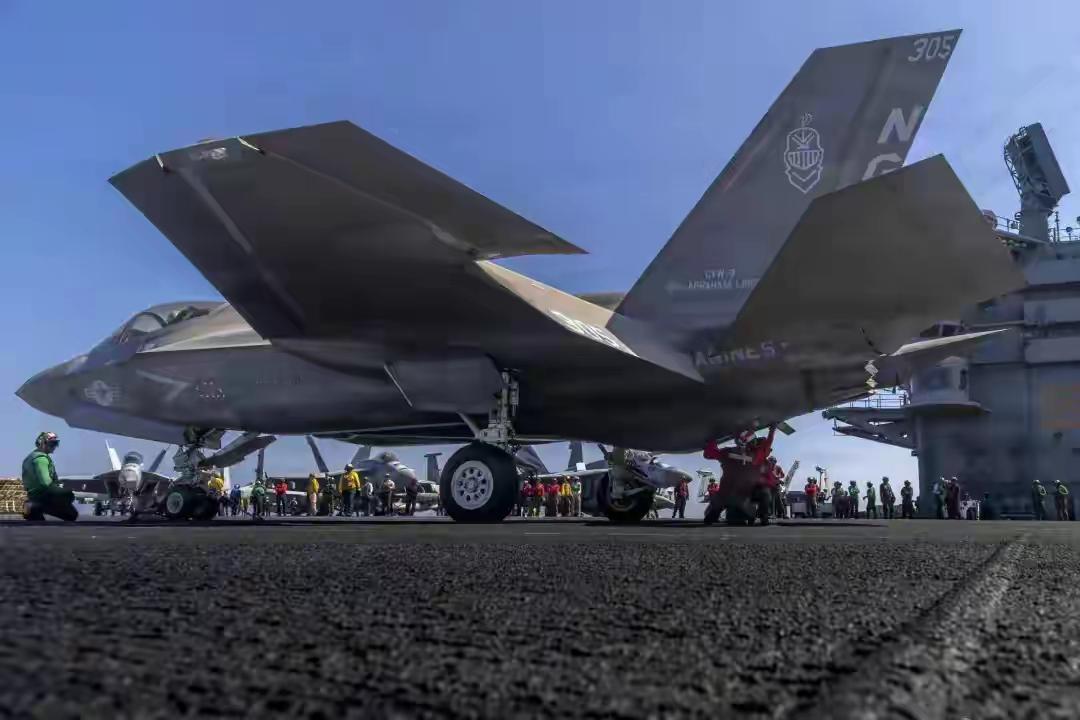 说出去都有点丢人。看到美国最大的航母“福特”号，我彻底惊呆了。目前该航母已经