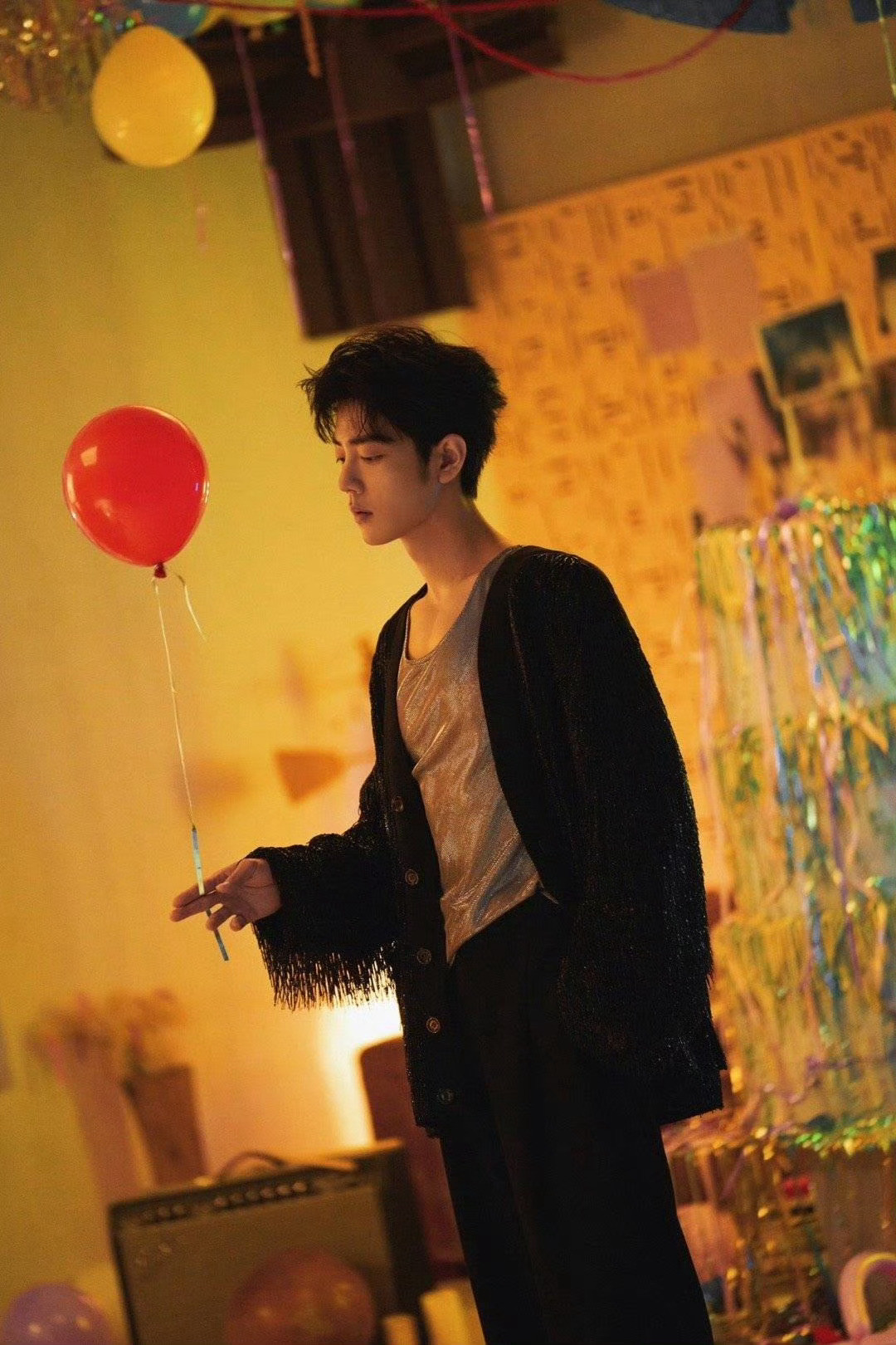 肖战希望乘坐肖战专列穿梭米兰对你有欲穷千里的心动呀。肖战自曝有一点强迫症