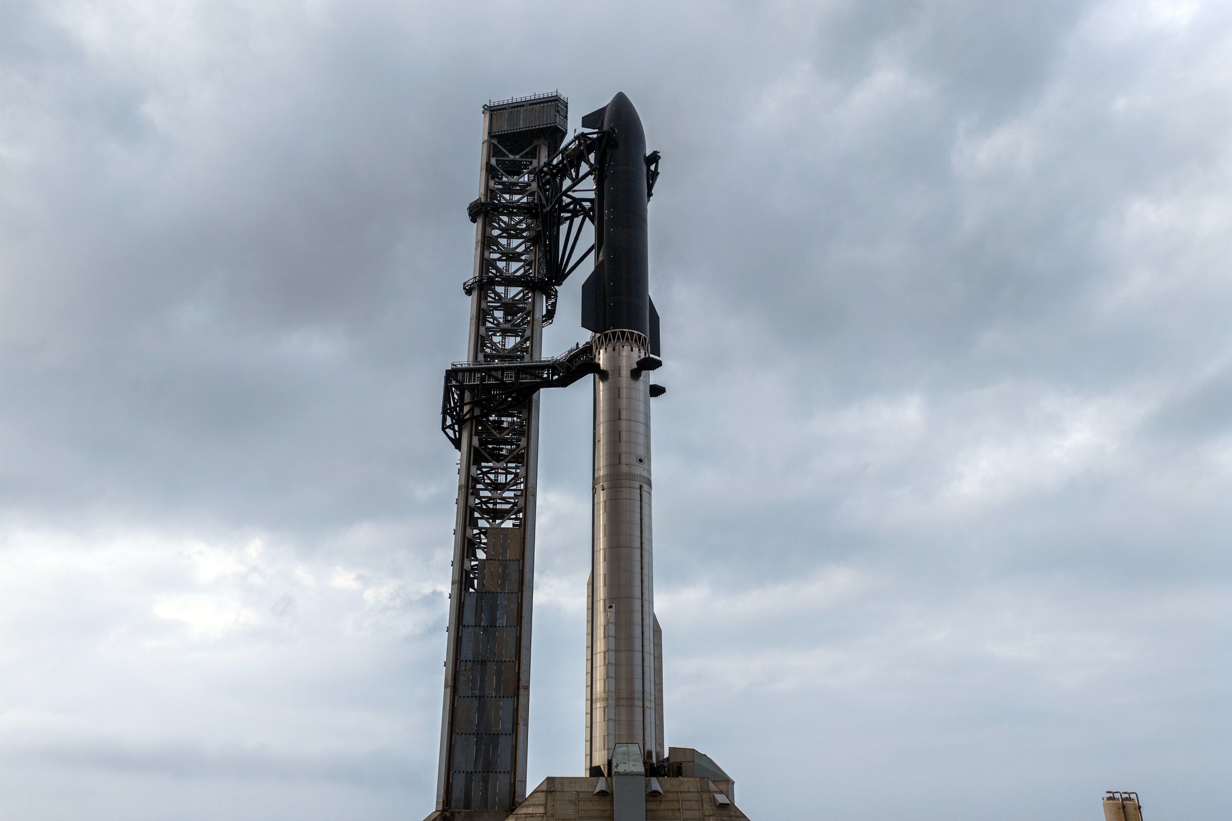 IFT-12：SpaceX星舰组合体完成堆叠