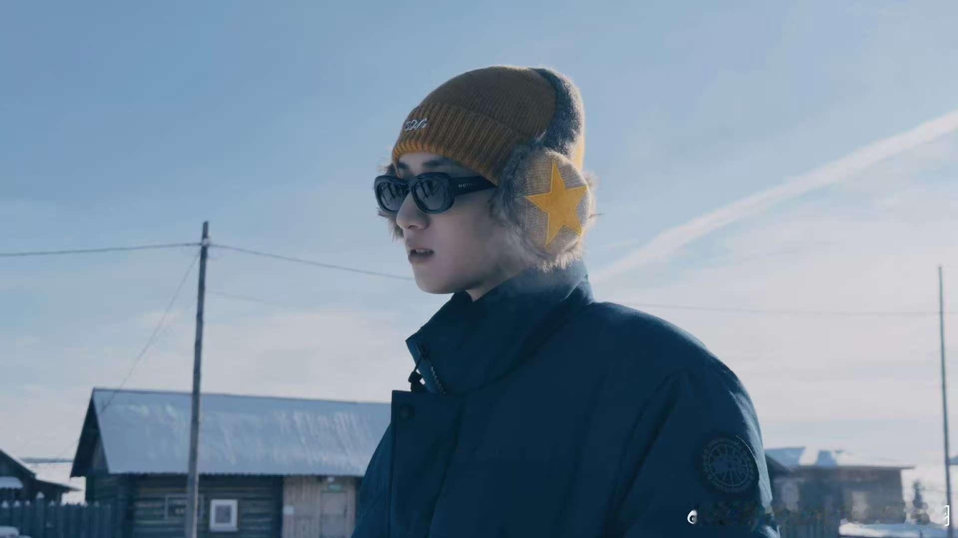 严浩翔的俄罗斯旅行明信片严浩翔路透里的照片发出来了严浩翔路透里的照片发出来了好