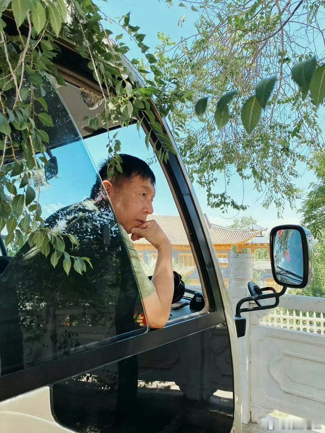 我非常赞同这个观点：到了一定的年纪，就不要再追求一些华而不实的东西了。人这一生没
