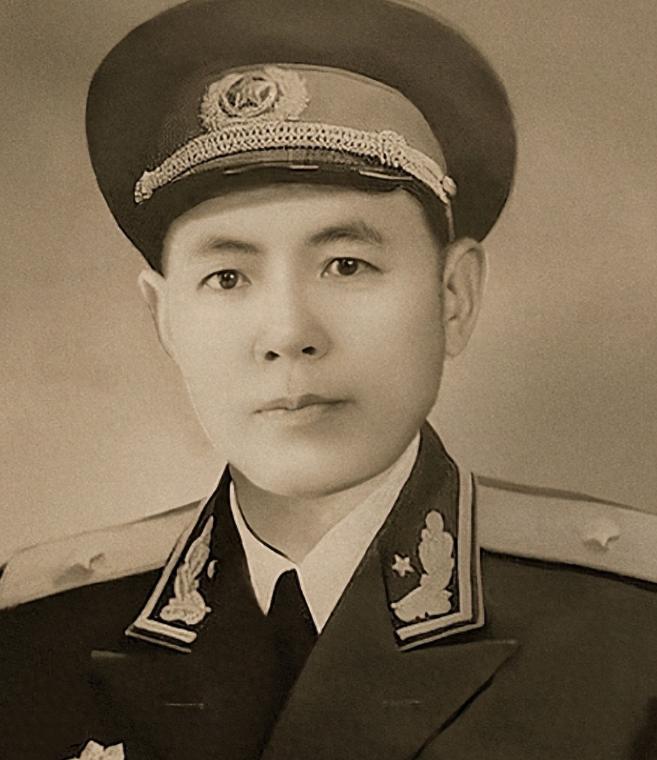 1949年，南京解放后，一个阔太太穿着旗袍来到了35军军部，对门口的哨兵说：“我