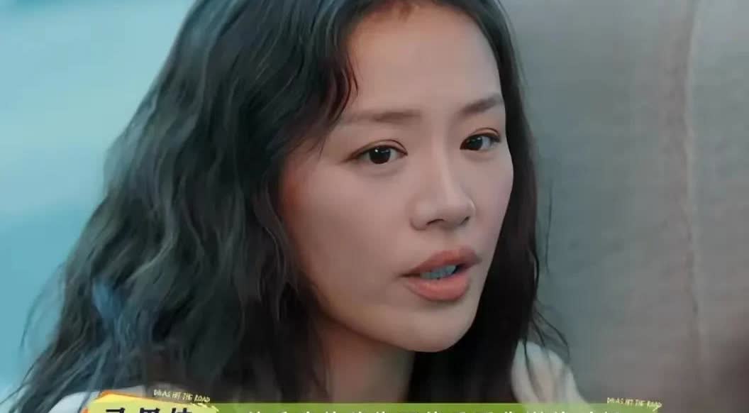 马思纯说，五年前我的抑郁症彻底爆发时，我连正常走路都困难，身体僵直、喘不上气，从